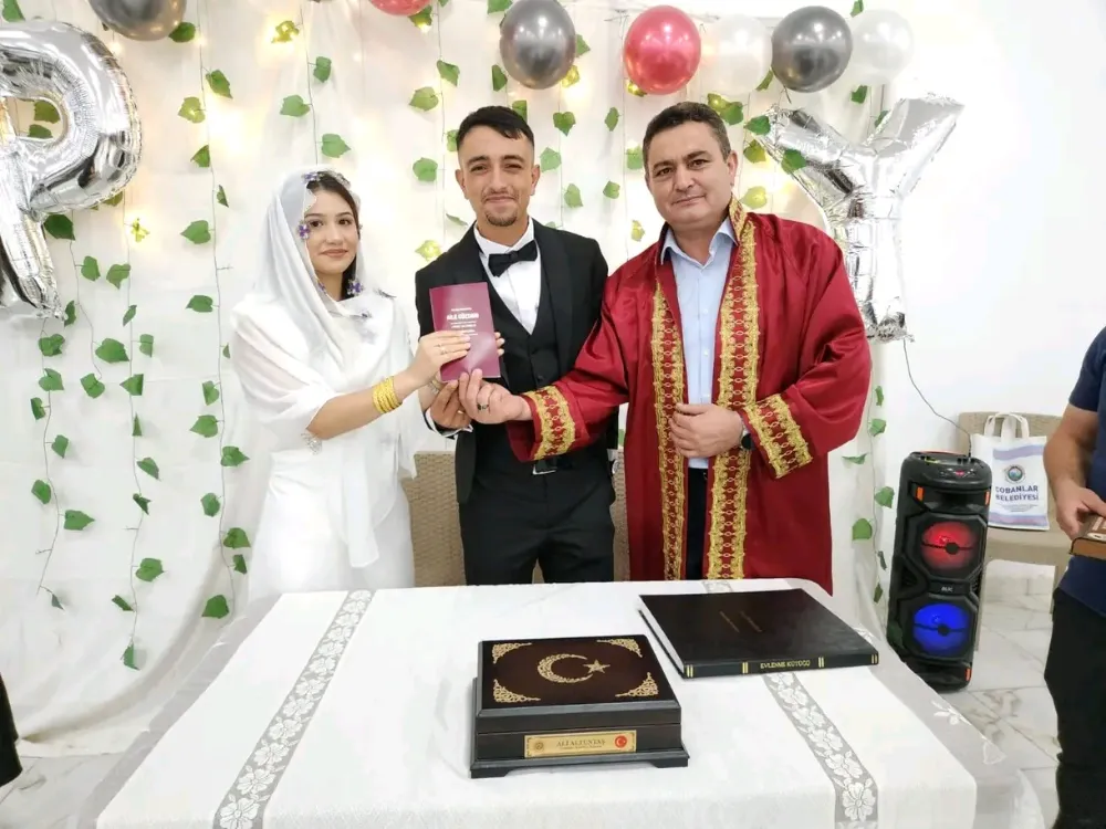 Belediye Başkanı Altuntaş, Genç Çiftin Mutluluklarına Ortak Oldu