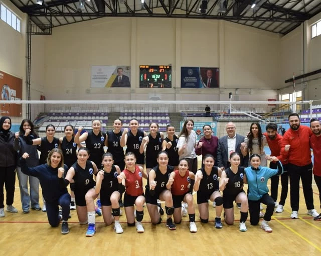 Afyonkarahisar Voleybolunda Tarihi Yükseliş: Kadın Takımı 2. Lig