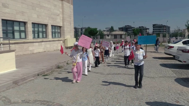Afyonkarahisar Emniyet Müdürlüğünü Minik Kalpler Ziyaret Etti
