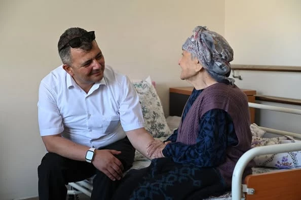 Emirdağ Belediyesi Yaşlıları Unutmadı: Huzurevine Anlamlı Ziyaret