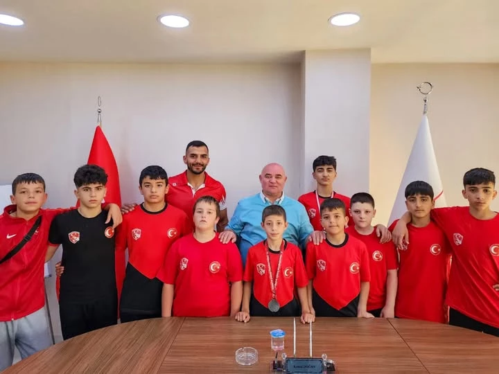 Afyonkarahisar Belediye Sporcuları Güreş Türkiye Şampiyonasında Başarı Elde Etti