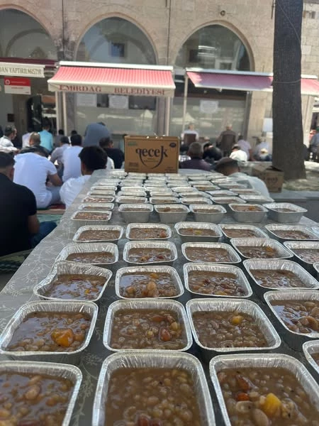 Emirdağ Belediyesi Geleneksel Aşure İkramı ile Dayanışmayı Güçlendirdi