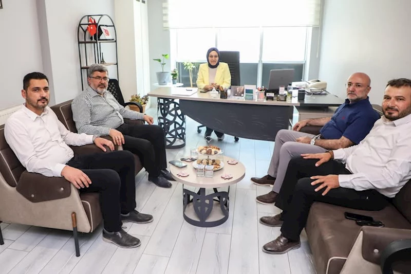 AK Parti Afyonkarahisar Milletvekili Özkaya, Yeni İşyeri Açan Yonca Onur’u Ziyaret Etti