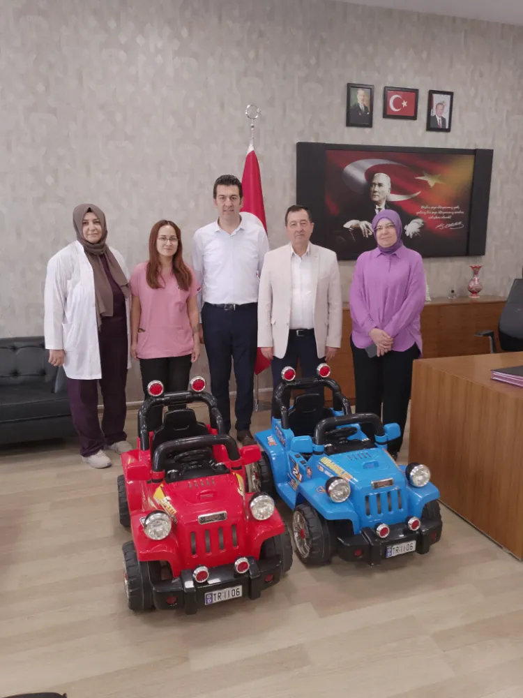Afyonn Devlet Hastanesinde Bir İlk Daha: Çocuk Hastalar Akülü Araçlarla Ameliyata Gidecek