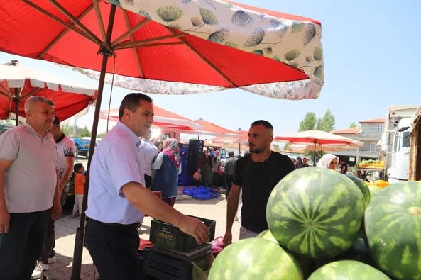 Afyonkarahisar Çobanlar Belediyesi Başkanı Altuntaş, Bayram Alışverişini ve Hayvan Pazarı Ziyaretini Gerçekleştirdi