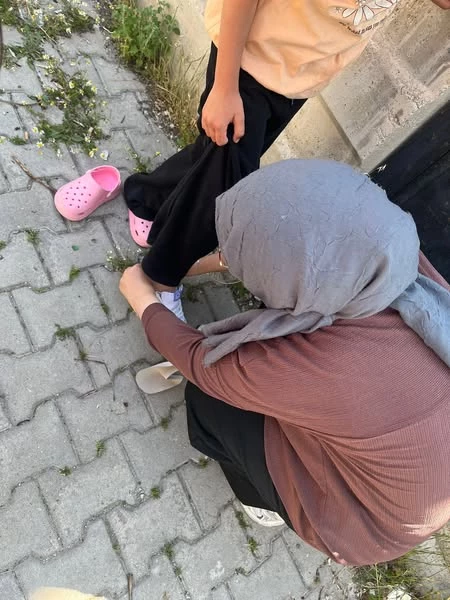 Emirdağ Belediyesi Bayram Öncesi Çocuklara Ayakkabı Desteği Sağladı