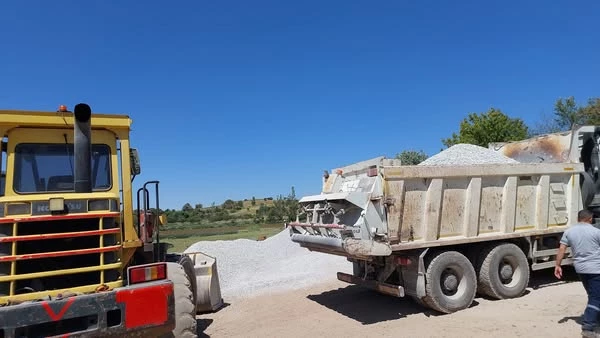 Afyonkarahisar Gölcük Yolu Asfaltlanıyor: Yerel Yönetimlerin Ortak Çalışması