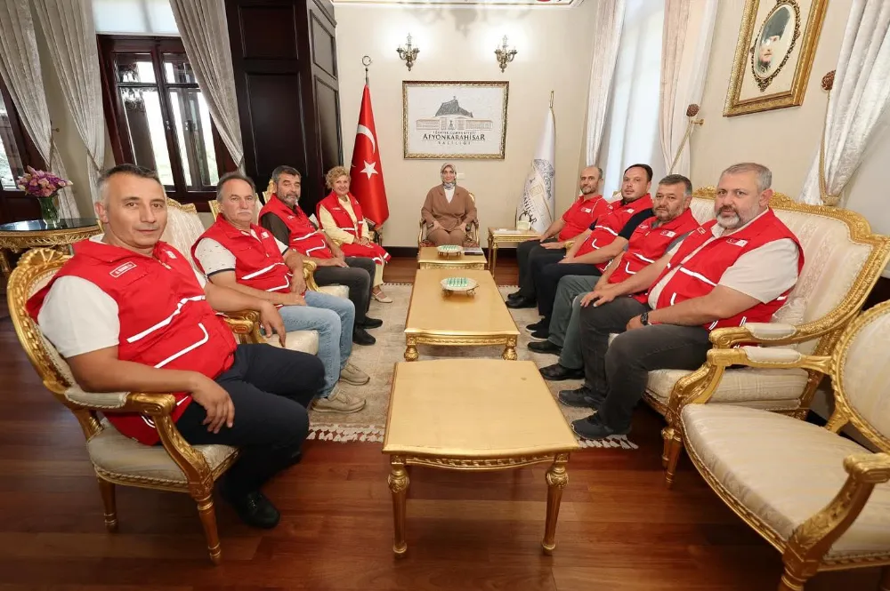 Vali Yiğitbaşı Kızılay Başkanı ve yeni yönetimini ağırladı 