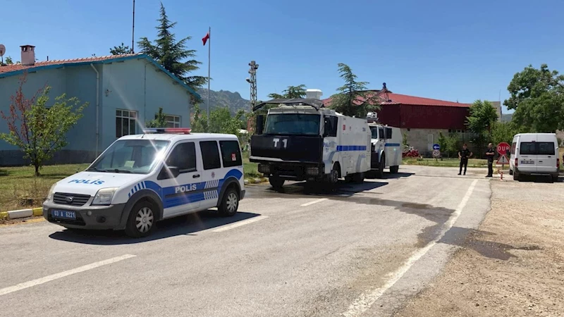 Afyonkarahisar Emniyeti Seyitgazi Orman Yangınına Destek Veriyor