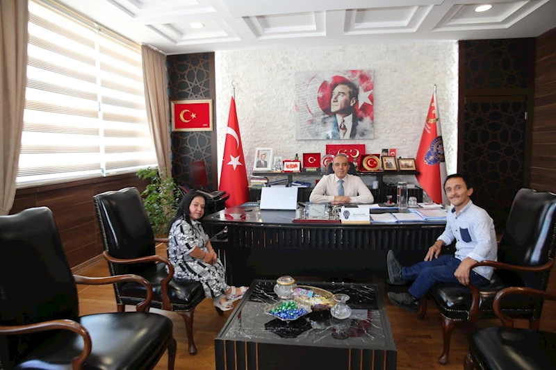 Afyonkarahisar Emniyet Müdürlüğünü Sanatçı Çift Ziyaret Etti