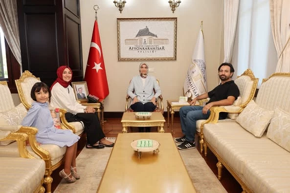 TRT World Ekibi Afyonkarahisar Valisi ile Buluştu
