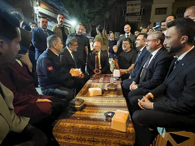 İçişleri Bakanı Yerlikaya, Afyonkarahisar Esnafıyla Buluştu