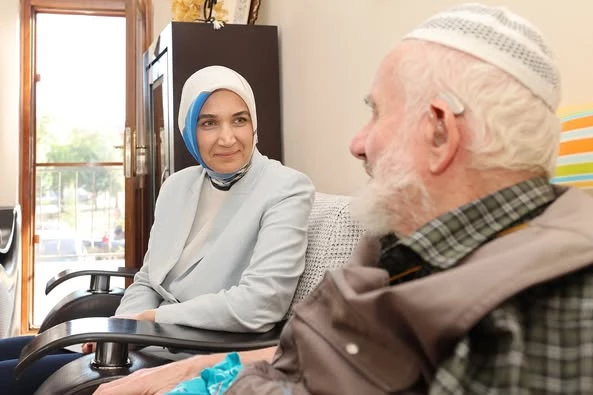 Afyonkarahisar Valisi Yıldırım Dede’yi Ziyaret Etti