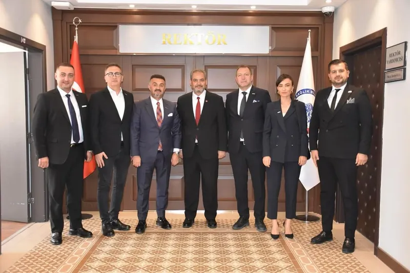 Afyonkarahisar Sağlık Bilimleri Üniversitesi Rektörü Prof. Dr. Aslan