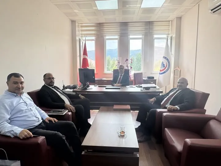 Afyonkarahisar Bayat Belediye Başkanı, SBU Rektör Yardımcısını Ziyaret Etti
