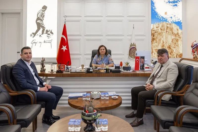 Afyonkarahisar Belediye Başkanı Köksal, Şoförler ve Otomobilciler Esnaf Odası Başkanı Karataş ile İstişare Etti