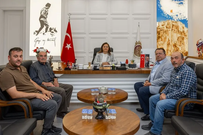Afyonkarahisar Belediye Başkanı Köksal, Senirkent Büyükkabaca Belediye Başkanı Durmuş ile Görüşme Gerçekleştirdi