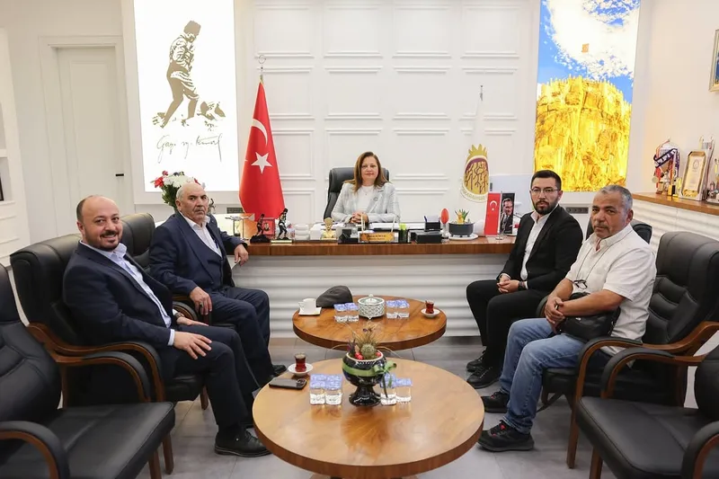 Afyonkarahisar Belediye Başkanı Köksal, CHP İscehisar İlçe Teşkilatı ile Görüşme Gerçekleştirdi