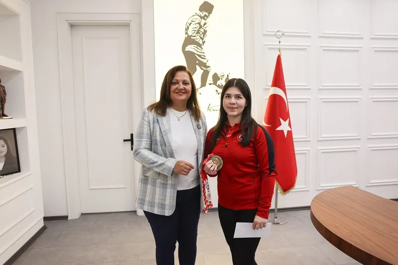 Afyonkarahisar Belediye Başkanı Köksal, Dünya Şampiyonu Gülçin Çaylan