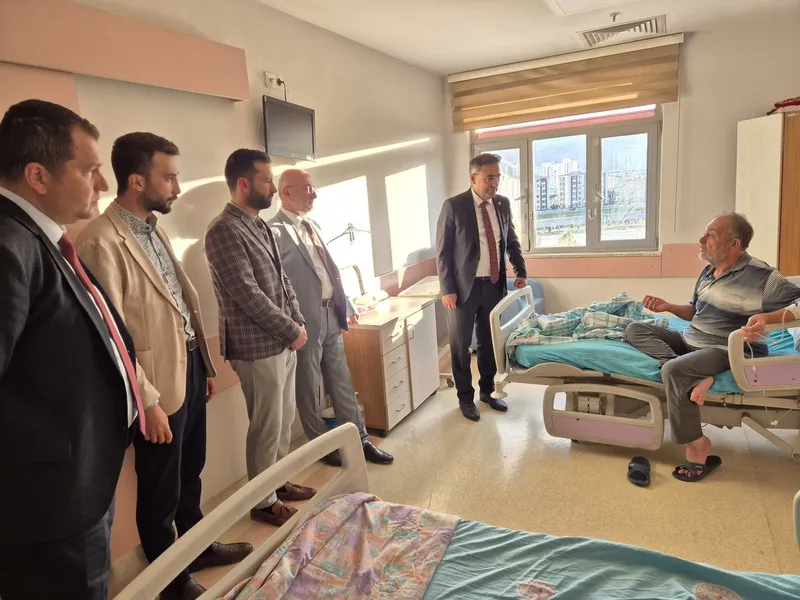 Ak Parti Afyonkarahisar İl Başkanı Turgay Şahin, Hastanede Tedavi Gören İl Yönetim Kurulu Üyesini Ziyaret Etti