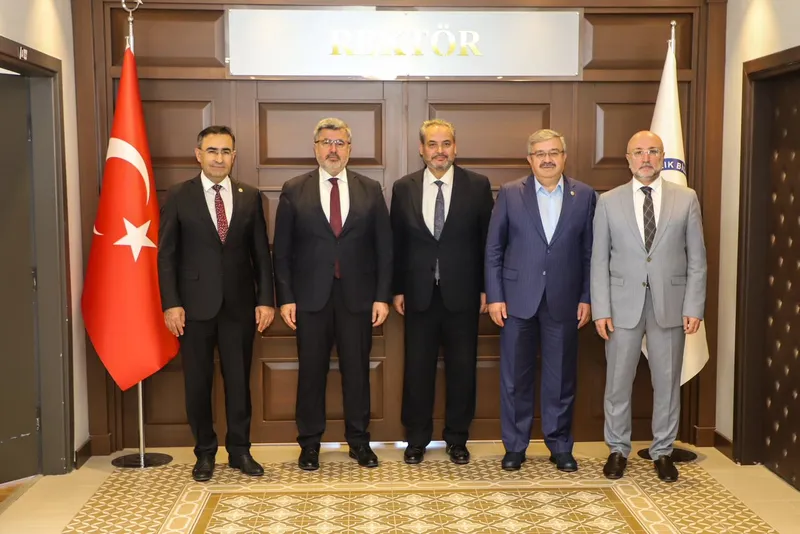 Ak Parti Afyonkarahisar İl Başkanı Şahin, Yeni Rektör Aslan’a Hayırlı Olsun Ziyareti Gerçekleştirdi