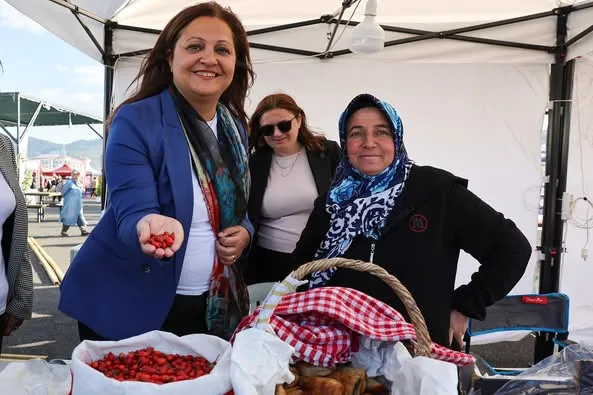 Afyonkarahisar Belediyesi Festivalde Üreticilerle Buluştu