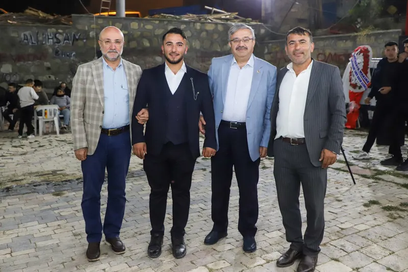 Ak Parti Afyonkarahisar İl Başkanı Şahin, Değirmenayvalı Belediye Başkanının Oğlunun Düğününe Katıldı