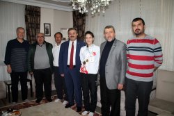 Dünya şampiyonuna evde ziyaret