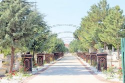 Emirdağ mezarlıkları bayrama hazır